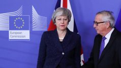 Britská premiérka Theresa Mayová a předseda Evropské komise Jean-Claude Juncker při schůzce v Bruselu