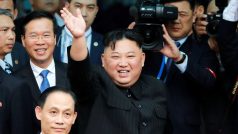 Severokorejský vůdce Kim Čong-un se loučí s davy před svým odjezdem z Vietnamu