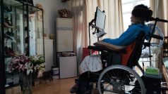 Pacientům s ALS postupně ochabují svaly, až jsou upoutáni na lůžko nebo vozík