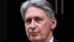 Británie musí raději najít způsob, jak spořádaně opustit Evropskou unii, než aby se snažila sesadit premiérku Theresu Mayovou, uvedl britský ministr financí Philip Hammond