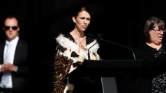 Novozélandská premiérka Jacinda Ardernová promluvila  před davem.