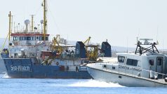 Humanitární loď Sea-Watch 3 s 42 migranty na palubě se rozhodla porušit blokádu Itálie a u ostrova Lampedusa vplula ve středu v 13.50 SELČ do italských teritoriálních vod