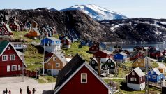 Pohled na město Upernavik na západě Grónska