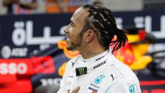 Lewis Hamilton se na okruhu Yas Marina v Abú Zabí postaví na pole position popáté v kariéře