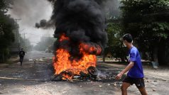 V Barmě panuje chaos od únorového převratu, kdy armáda svrhla civilní vládu. Při krvavém potlačování následných protestů již podle barmské neziskové organizace AAPP zemřelo nejméně 521 lidí z řad civilního obyvatelstva