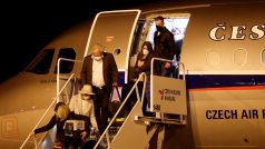 Na ruzyňském letišti přistál český vojenský speciál s dvacítkou vyhoštěných zaměstnanců českého velvyslanectví v Moskvě