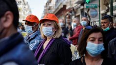Zdravotníci v Řecku protestovali před ministerstvem zdravotnictví.