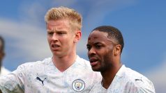 Zleva Oleksander Zinčenko a Raheem Sterling z Manchesteru City