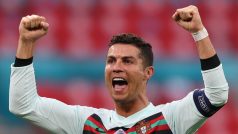 Cristiano Ronaldo slaví vítězství nad Maďarskem