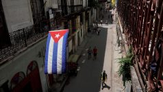 Kubánská vlajka pověšená v ulicích Havany