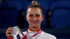 Markéta Vondroušová se stříbrnou medailí.