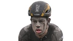 Zablácený Wout Van Aert