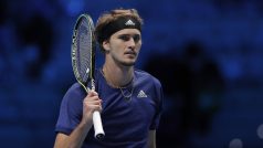 Německý tenista Alexander Zverev (na snímku) porazil v rozhodujícím třetím zápase Červené skupiny Turnaje mistrů v Turíně 6:2, 6:4 Poláka Huberta Hurkacze