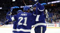 Brayden Point slaví vstřelený gól