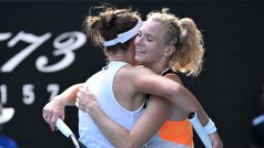 Barbora Krejčíková a Kateřina Siniaková po vítězství ve finále Australian Open