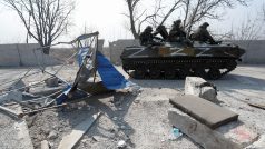 Ruští vojáci již několik dní dobývají město Mariupol