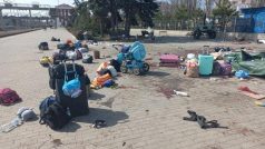 8. dubna zasáhly ruské rakety nádraží v Kramatorsku na východě Ukrajiny. V té době tam čekali civilisté na evakuaci, 50 z nich zemřelo.
