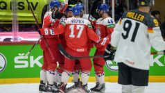 Čeští hokejisté se radují z gólu do sítě Německa