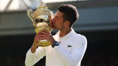 Novak Djoković počtvrté v řadě s wimbledonskou trofejí