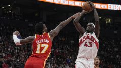 Pascal Siakam z Toronta střílí na koš