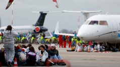 Aktivisté bránili na letišti v Amsterdamu vzletu soukromých letadel