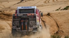 Závodní kamion Aleše Lopraise, Petra Pokory a Jaroslava Valtra na Rallye Dakar v roce 2023