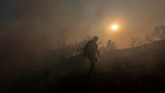 Premiér Kyriakos Mitsotakis uvedl, že Řecko musí překonat tři obtížné dny, poté meteorologové očekávají na Rhodosu pokles teplot