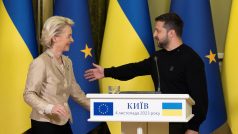 Ukrajinský prezident Volodymyr Zelenskyj a předsedkyně Evropské komise Ursula von der Leyenová