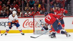 Hokejisté Washington Capitals v zápase NHL porazili New York Islanders 3:2