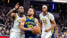 Basketbalista Stephen Curry (č. 30) dirigoval výhru Golden State nad Indianou