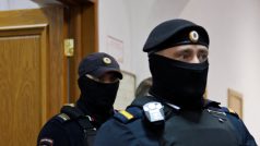 na začátku září Arsenije odvezli na výslech k vyšetřovateli FSB