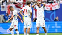 Zklamaní čeští fotbalisté po remíze s Gruzií