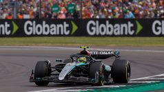 Vítězem Velké ceny Británie se stal pilot Mercedesu Lewis Hamilton