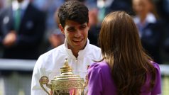 Trofej pro vítěze Wimbledonu předala Carlosovi Alcarazovi princezna Kate