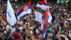 Tisíce Srbů demonstrovaly proti těžbě lithia dohodnuté