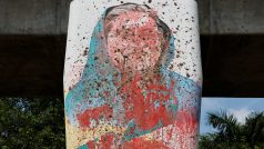 Freska bangladéšské expremiérky Šajch Hasíny Vadžídové, kterou před několika dny poničili demonstranti v Dháce