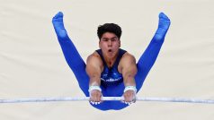 Gymnasta Angel Barajas z Kolumbie získal na olympijských hrách stříbrnou medaili na hrazdě