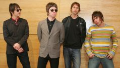 Členové kapely Oasis na snímku z roku 2006. Zleva Gem Archer, Noel Gallagher, Andy Bell a Liam Gallagher