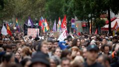 Francouzi protestují proti volbě nového pravicového premiéra Barniera