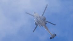 Izraelský vrtulník AH-64 Apache při útoku v Libanonu