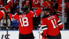 Hokejista Ondřej Palát slaví první gól New Jersey Devils v zápase NHL v Praze