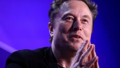 Elon Musk, výkonný ředitel společností SpaceX a Tesla a majitel společnosti X, hovoří během zasedání globální konference Milken Conference 2024 v hotelu The Beverly Hilton v Beverly Hills v Kalifornii, USA, 6. května 2024