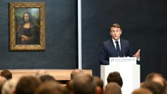 Francouzský prezident Emmanuel Macron představuje plán renovace muzea Louvre