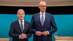 Německý sociálnědemokratický kancléř Olaf Scholz a předák opoziční konzervativní unie CDU/CSU Friedrich Merz se střetli v nedělní debatě