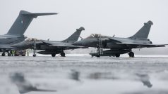 Letouny Dassault Rafale francouzského letectva schopné nést jaderné zbraně v letišti ve Švédsku (24. února 2025)