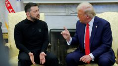 Americký prezident Donald Trump a jeho ukrajinský protějšek Volodymyr Zelenskyj