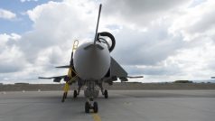 Z čáslavské základny se v úterý přesunula část letounů JAS-39 Gripen (na snímku) a L-159 Alca na záložní letiště v Pardubicích, důvodem je výluka leteckého provozu.