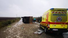 Srážka nákladního auta a autobusu u Nitry na Slovensku