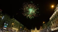 Podle záchranářů byly letošní silvestrovské oslavy v Praze nebývale klidné, vyjížděli &quot;pouze&quot; k 255 případům, což je asi o padesát méně než loni.