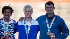 Medailisté ze soutěže oštěpařů na olympiádě mládeže, zleva Argentinec Gustavo Agustin Osorio, Topias Laine z Finska a Martin Florian